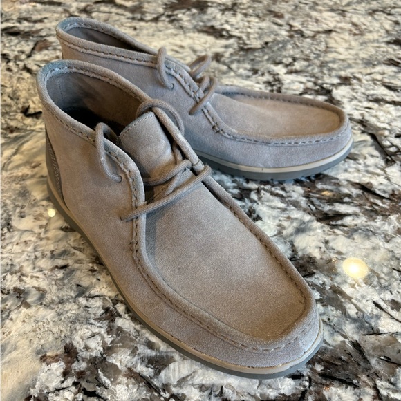 UGG boots. Size 9. Grey leather - Picture 1 of 3